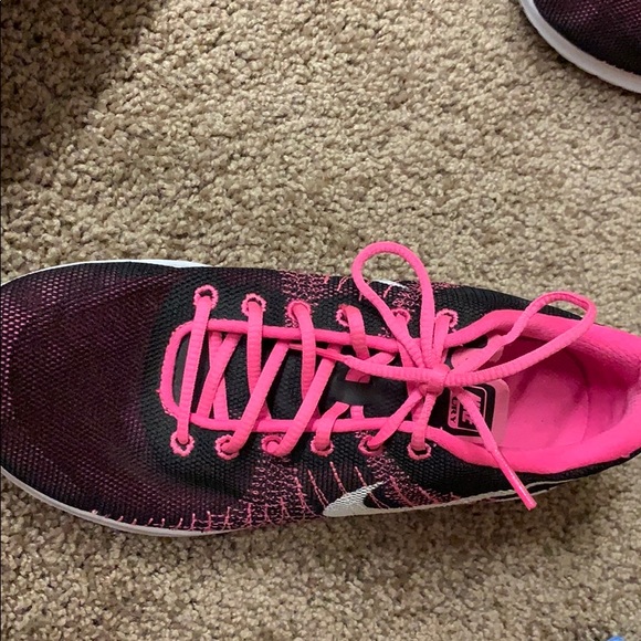 Nike kids pink and black sneakers, great condition - Picture 2 of 4